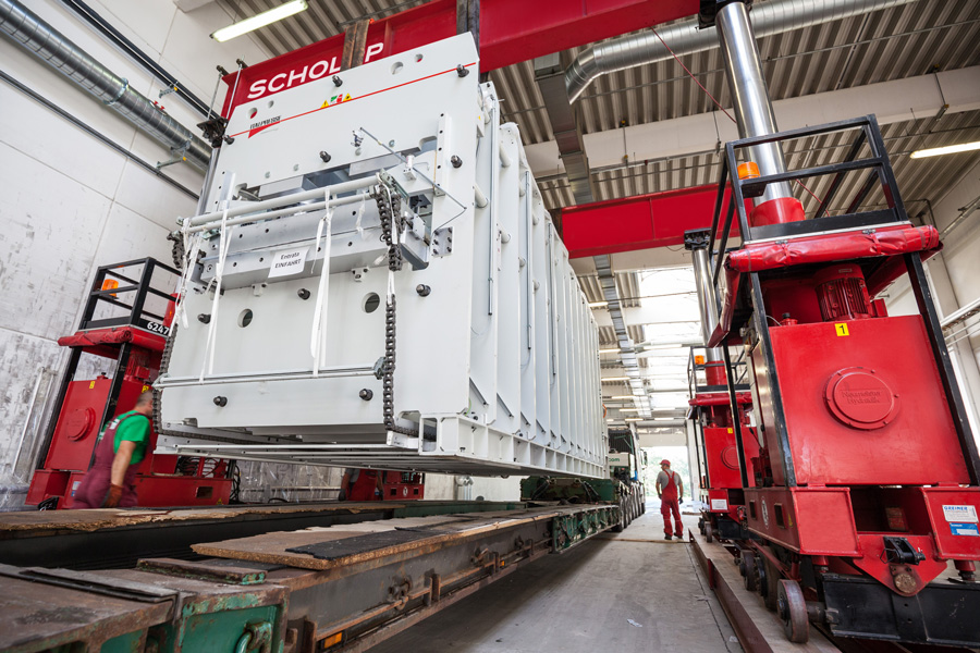 SCHOLPP, leader dans le montage et le démontage de machines pour l’industrie du plastique.