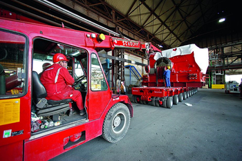 Transport industriel de machines lourdes: SCHOLPP garantit rapidité et sécurité maximale à chaque opération.